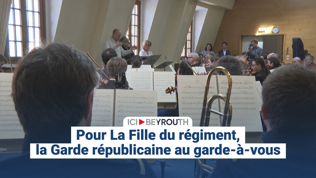 Pour La Fille du régiment, la Garde républicaine au garde à vous