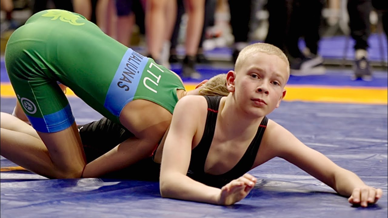 U13 Ilir Lekhai (NOR) vs Dominykas Tamaliunas (LTU) 42kg. Greco-roman boys youth wrestling. B-cam-m