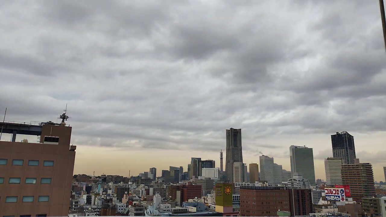 【タイムラプス】次第に雲が増えていく、ランドマークタワーの遠景 2024年12月下旬(10)