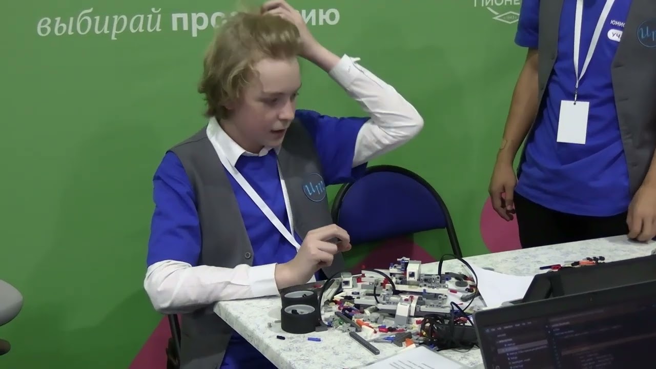 2025 11 АтомТВ ЮП Саша Лёвин Игорь Зиненко Робототехника это будущее