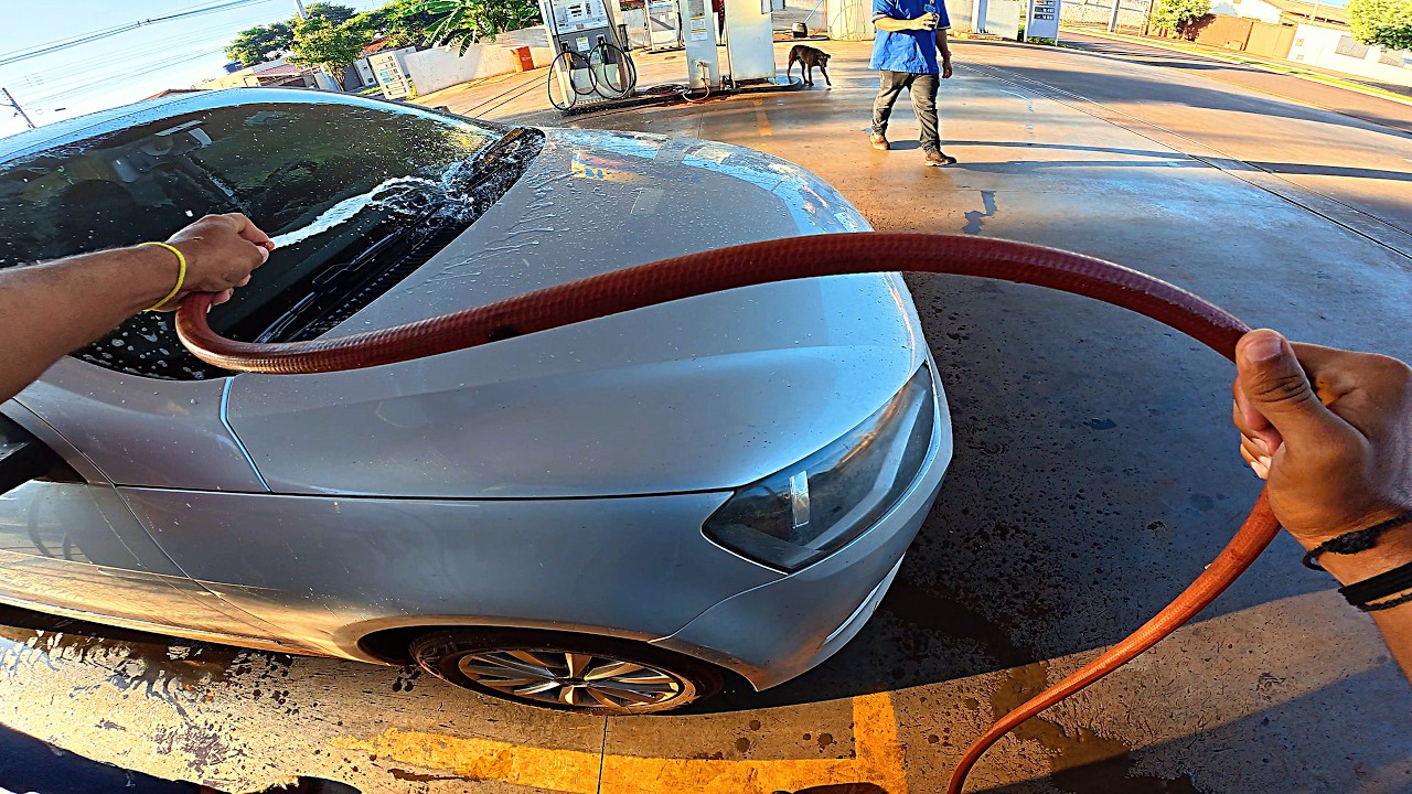 POV - Feriado? S&oacute; que n&atilde;o: Um dia comum no posto de combust&iacute;vel | Gas Station 4K