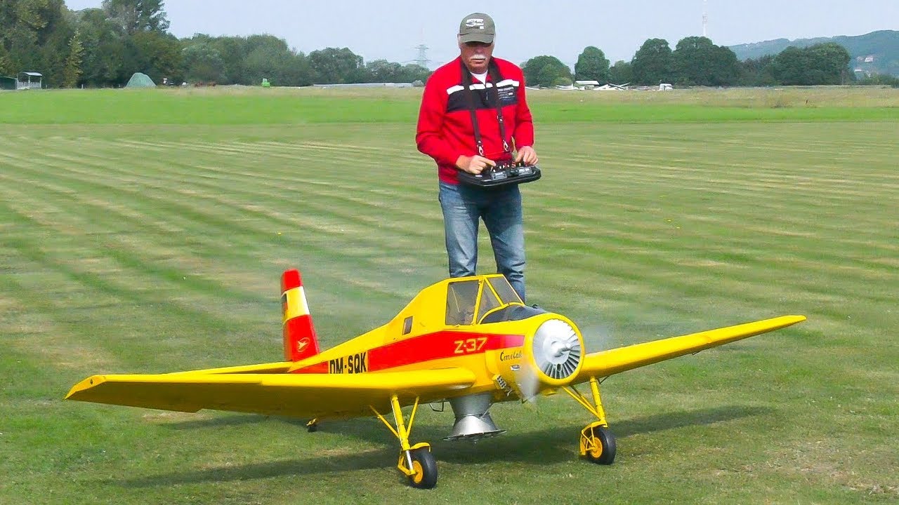 HUGE RC SCALE MODEL LET Z-37 ČMELÁK IN DETAIL AND DEMO FLIGHT!! * RC MODEL AIRPLANE