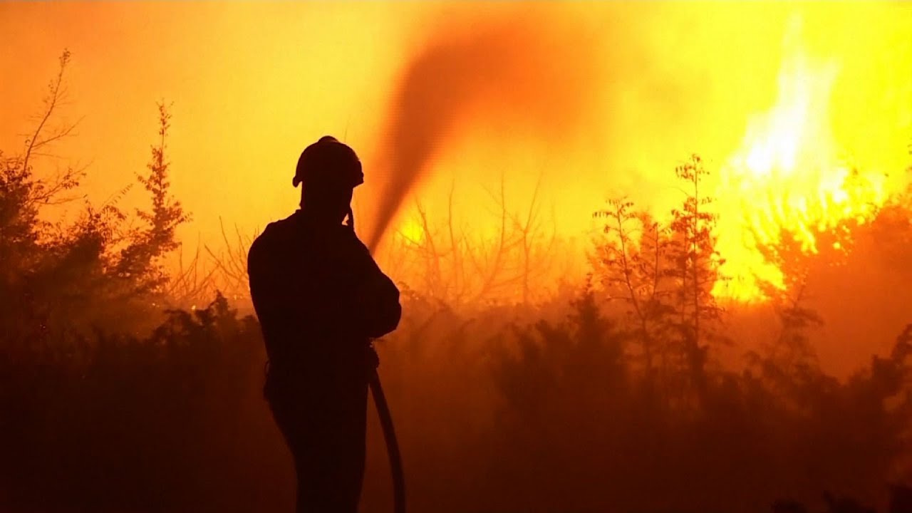 Raw: Wildfires Force Evacuations On Croatian Coast