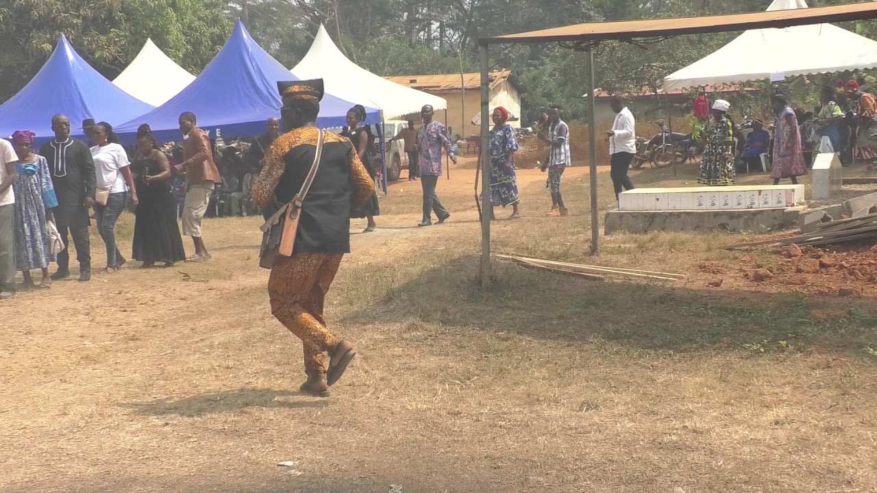 dans la cour culturel de l'Afrique
