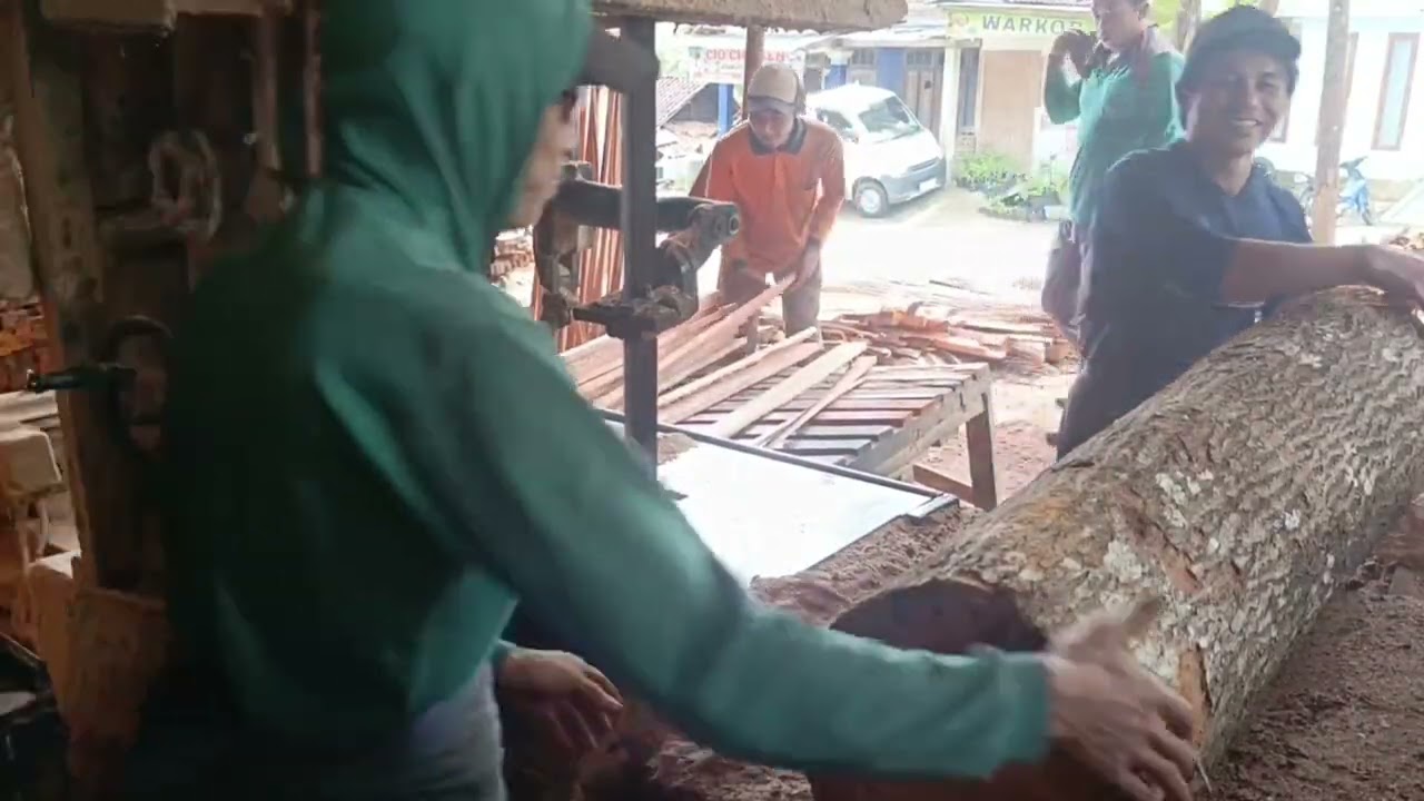 LUAR BIASA HASIL BERLIPAT POTONG MAHONI PAPAN 
