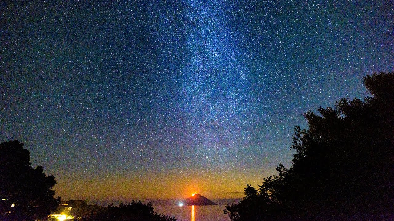 Stromboli erupting with the Milky Way, July 2017