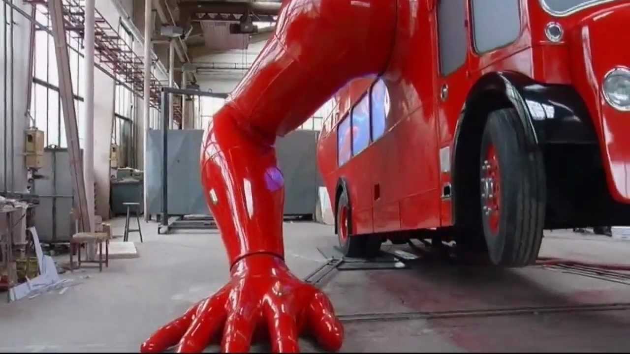 Лондонский двухэтажный автобус отжимается в рамках подготовки к Олимпиаде