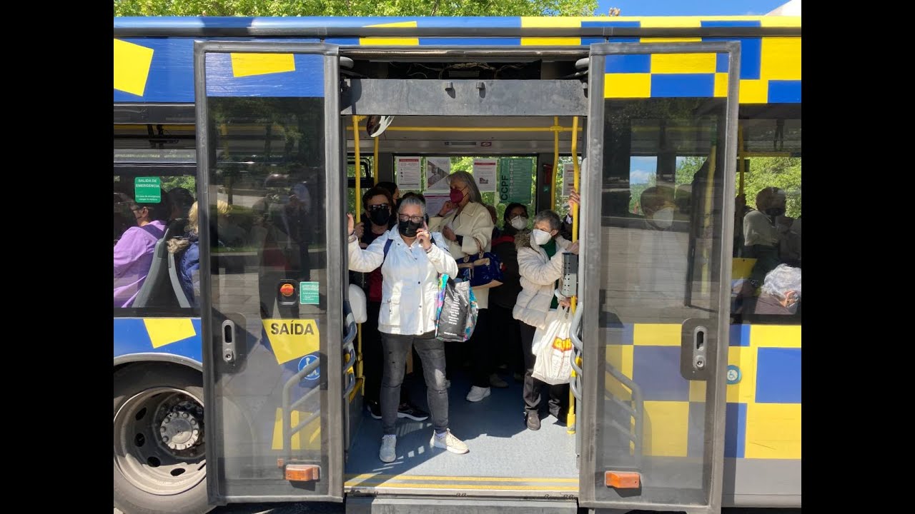 Los buses urbanos de Ourense como latas de sardinas