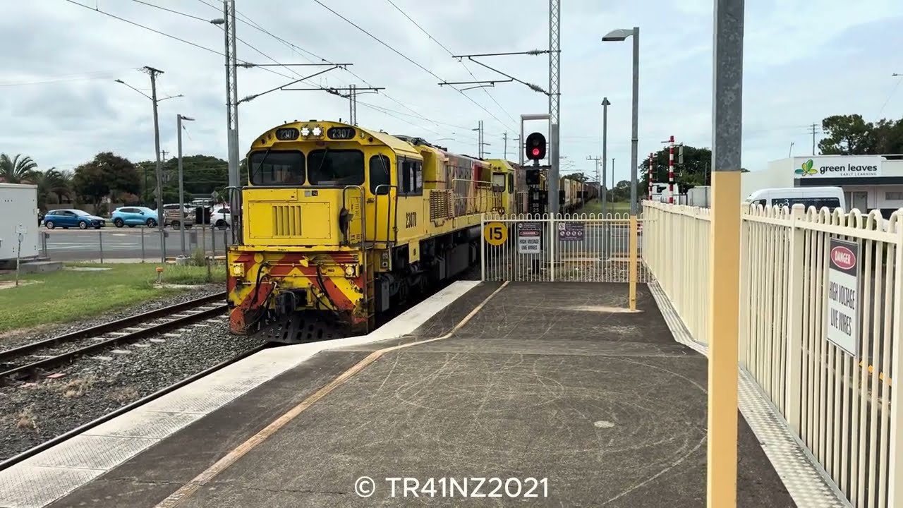 Doubleheader Aurizon and QR Light Engine!! | Bundaberg QLD | 4K 60FPS