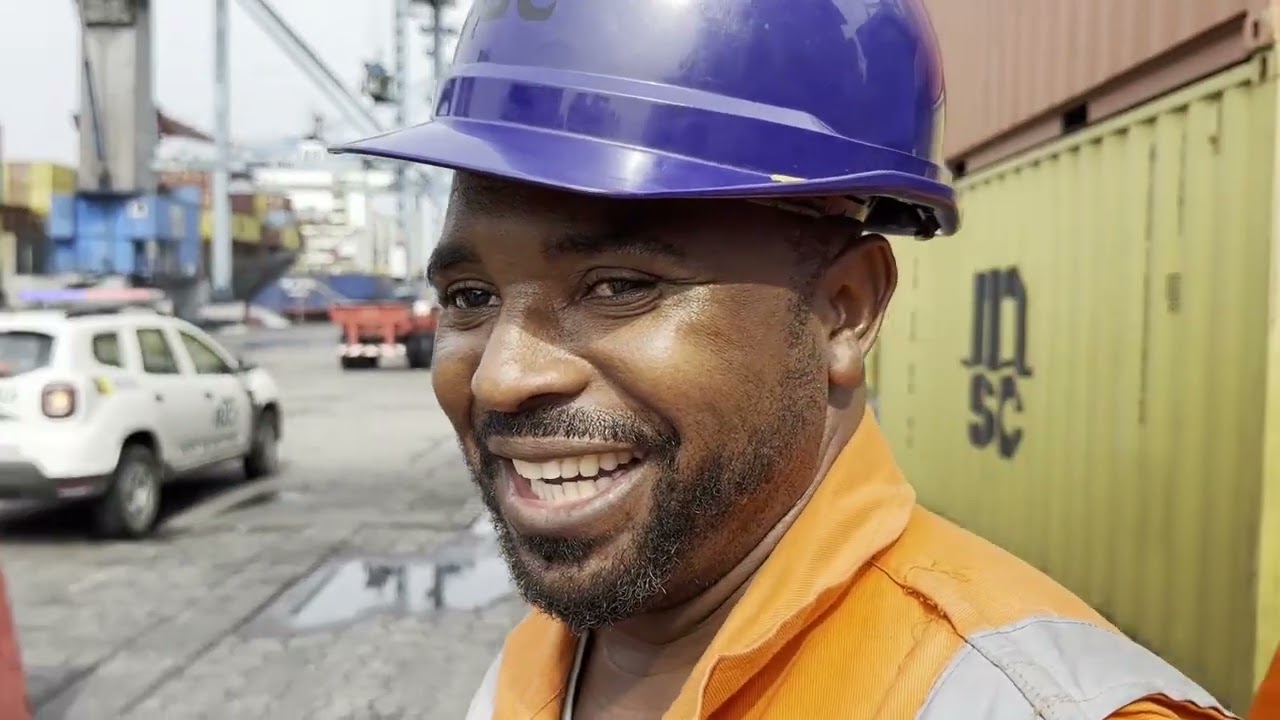 Merci BOLLORÉ... d'être parti ! Admirez la splendeur du terminal à conteneurs du port de Douala 🇨🇲