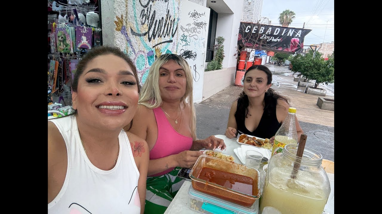 Comiendo en mi local con Wendy y Eire