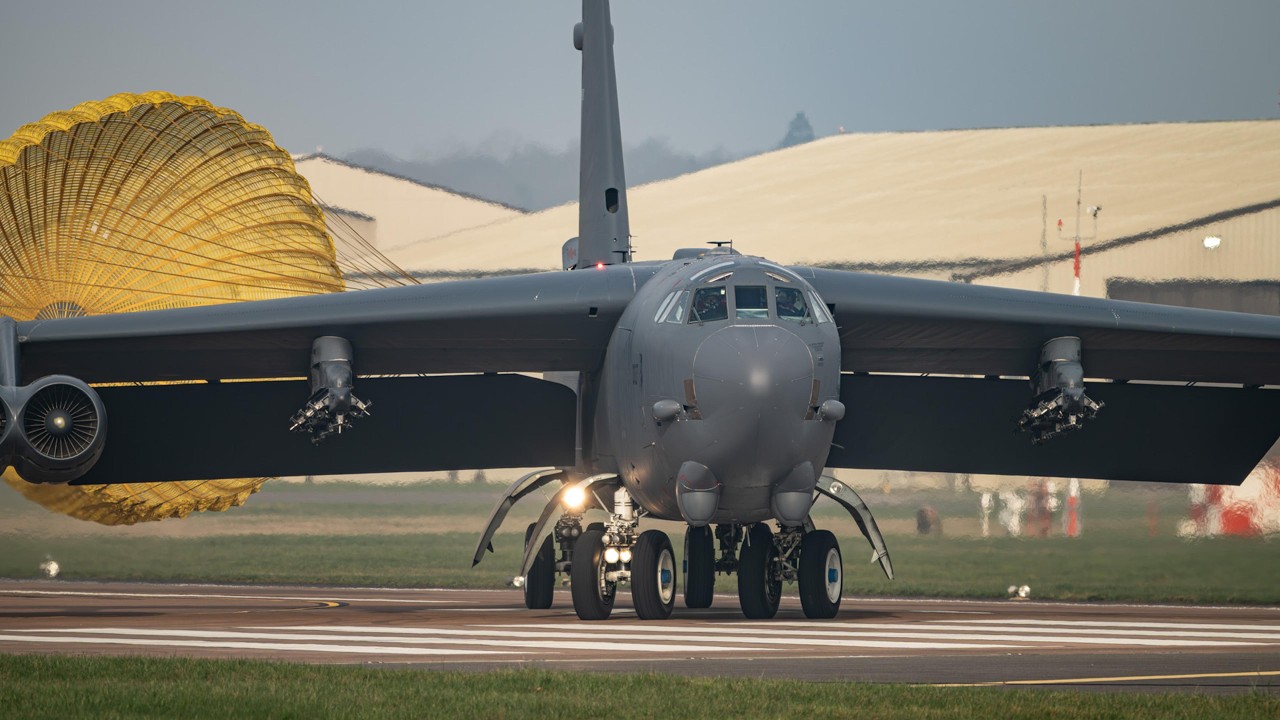 Редкие кадры боевой миссии B-52 | Epic Fury