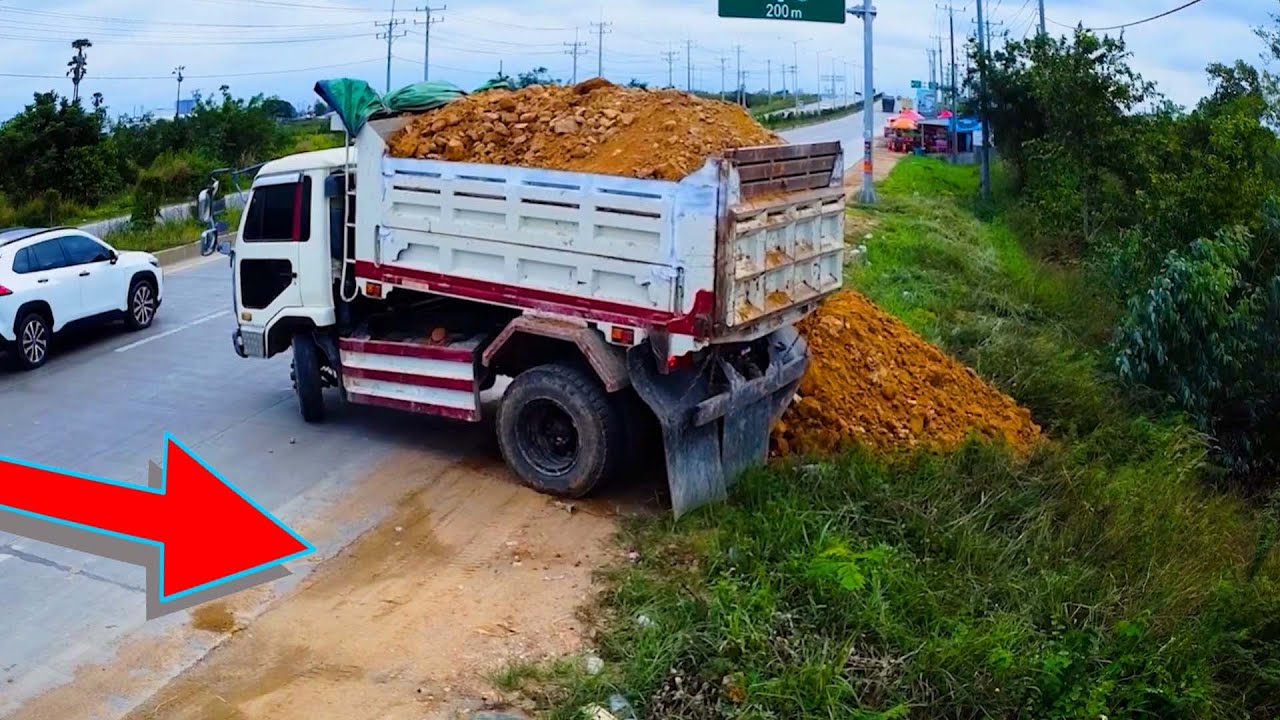 Starting a Landfill Project!! 5 Ton Dump Trucks and Dozers in Action!