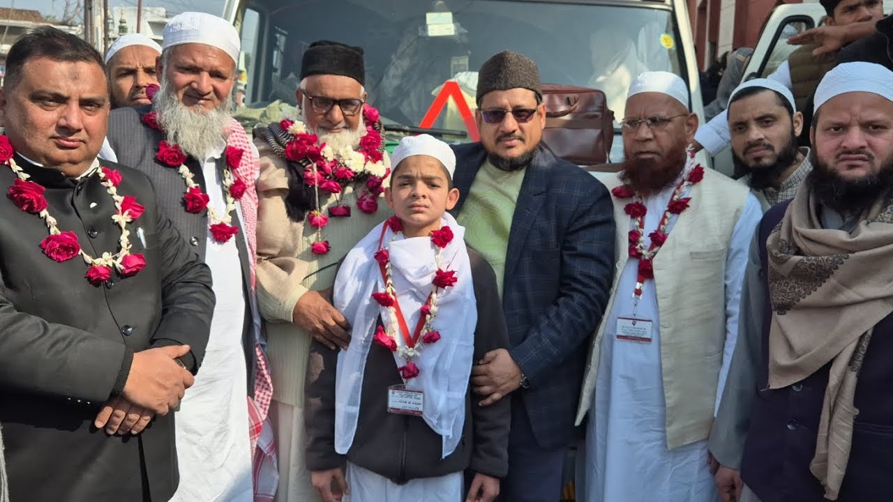 #Umrah करने के लिए एक दल लब्बैक टूर्स एंड ट्रैवल्स रामपुर के माध्यम से हुआ सऊदी रवाना,