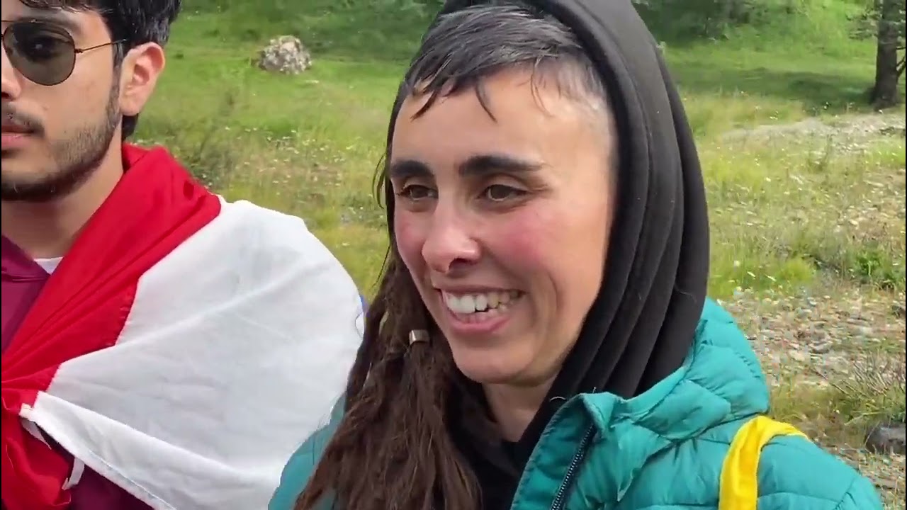 La bióloga y ganadera Alba Rípodas nos enseña cómo se elabora el queso del Valle del Roncal