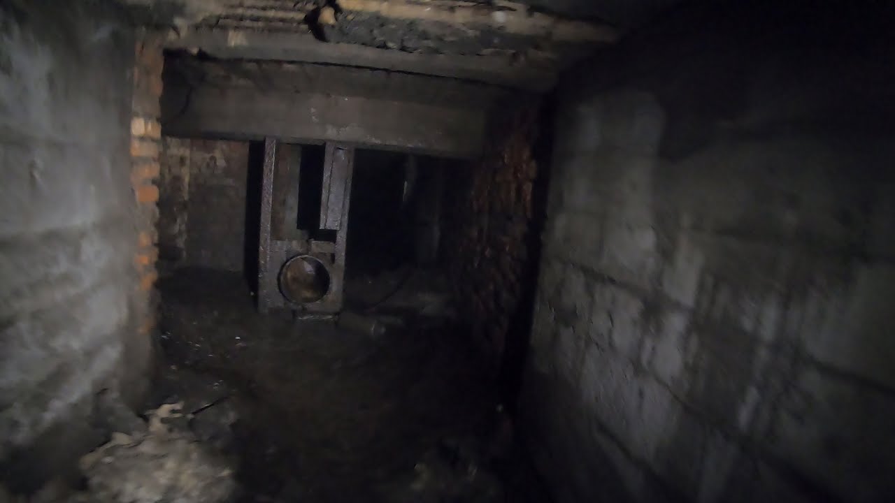 Zapadlisko odsłoniło stary tunel - pozostałości wałbrzyskiej kopalni?