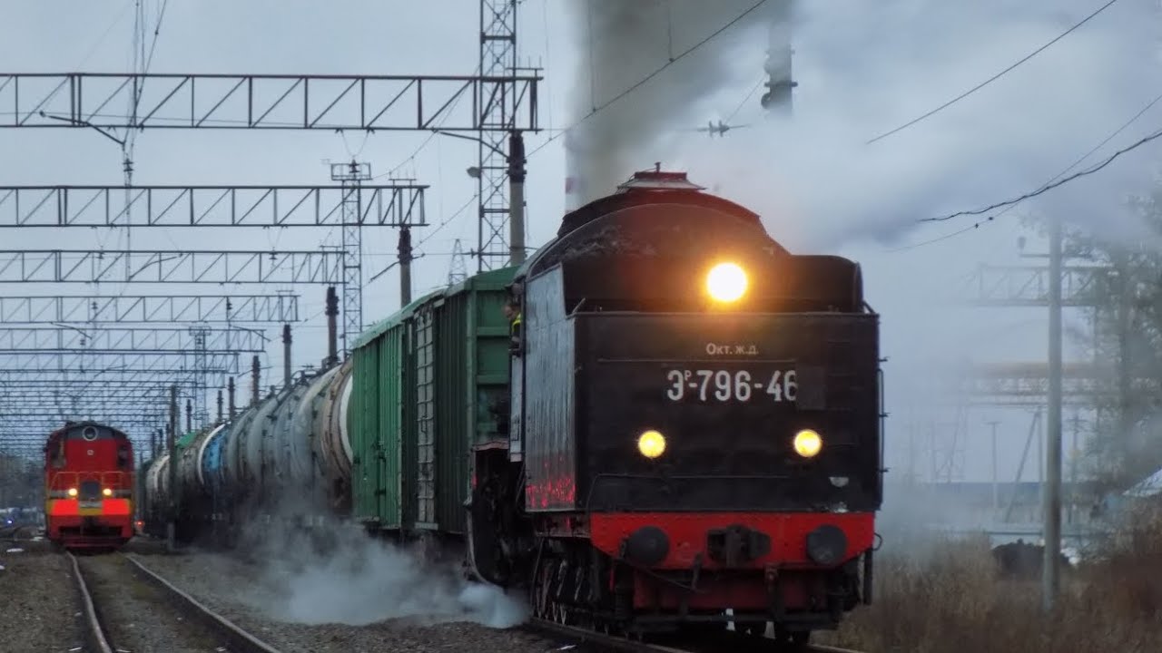 Паровоз ЭР-796-46 с вывозным поездом. Антропшино 