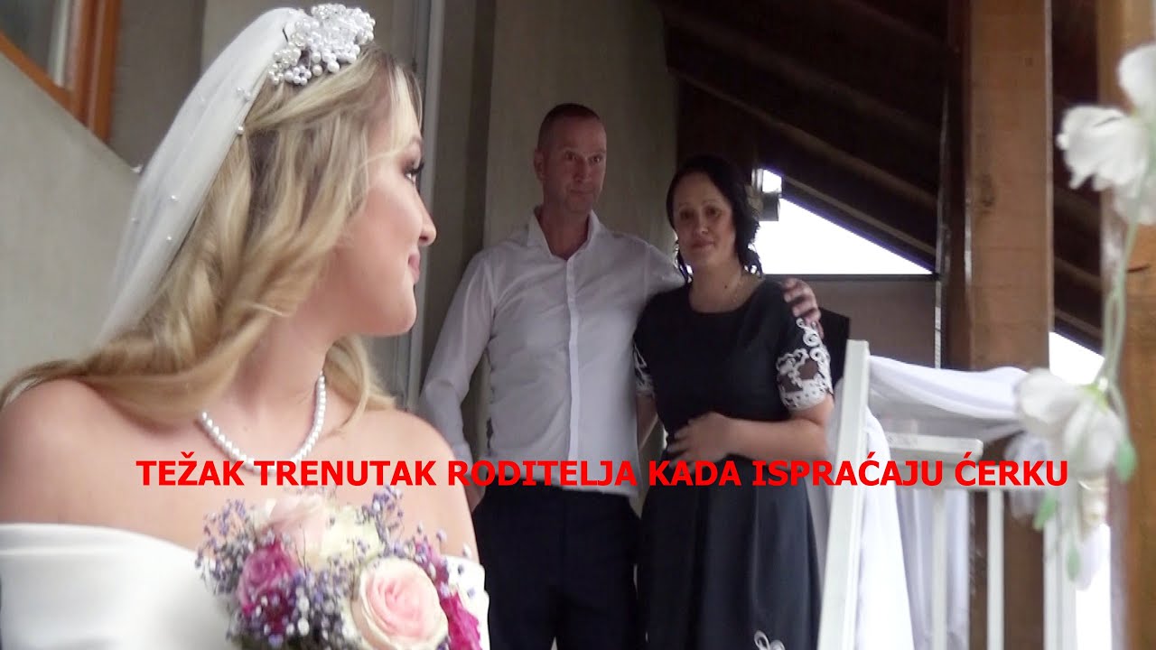 Težak Trenutak Roditelja Kada ispraćaju Ćerku Mjesto Kalesija. Snimatelj Ramiz