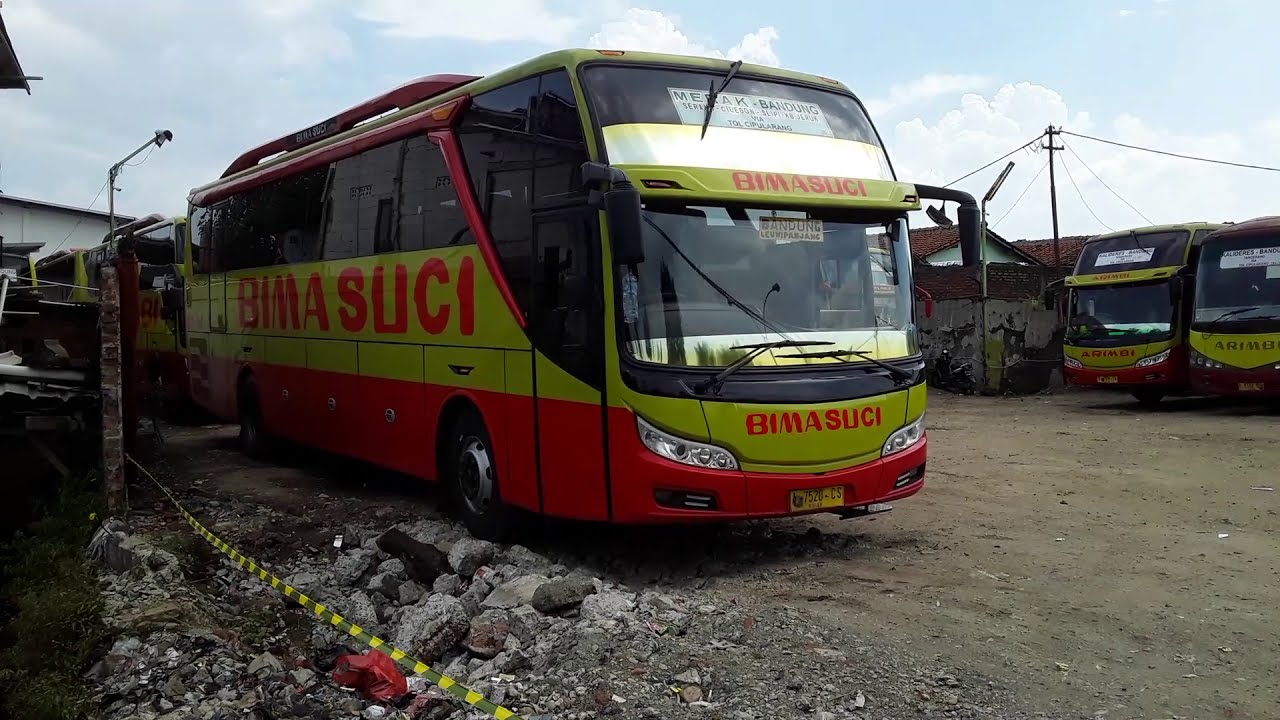 Grebek pool bus Bima suci. bus Arimbi di Bandung.