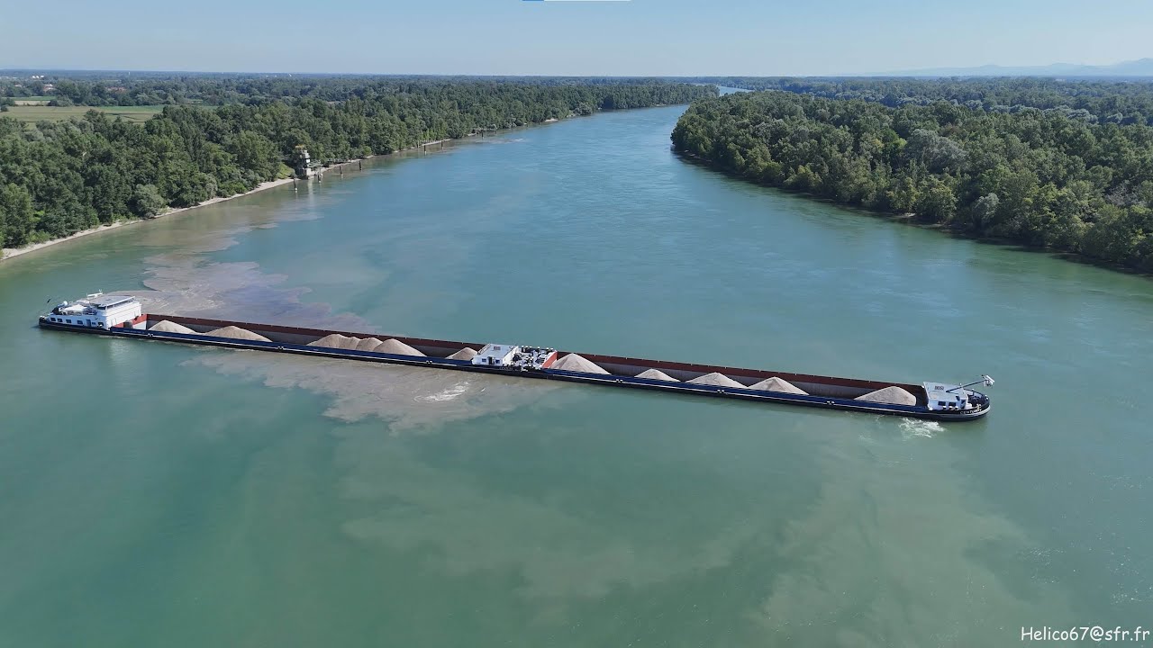 Evitage (rotation) de la péniche Century, fonctionnement des propulseurs d'étrave.