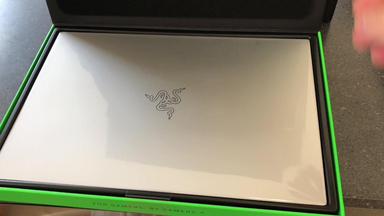 Unboxing the Mercury White Razer Blade 2018