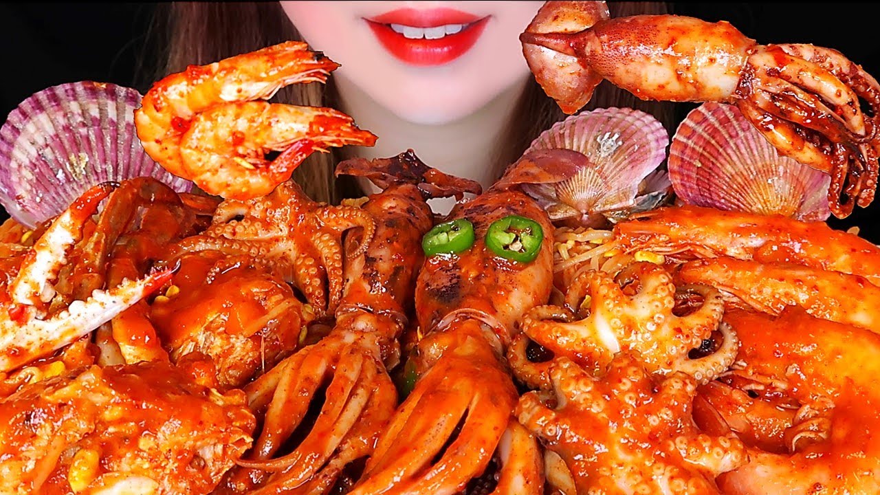 ASMR SPICY SEAFOOD MUKBANG 🦑🦐🐙🦀 (baby octopus, squid, shrimp, scallop, crab) Eating sounds