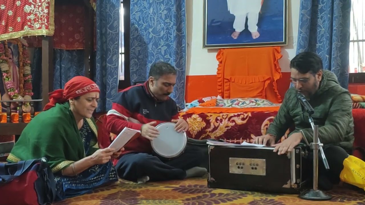 KOSHUR Hanuman chalisa  sung by Harish Bharti at Shri Swami svayamananda ashram Muthi Jammu. 