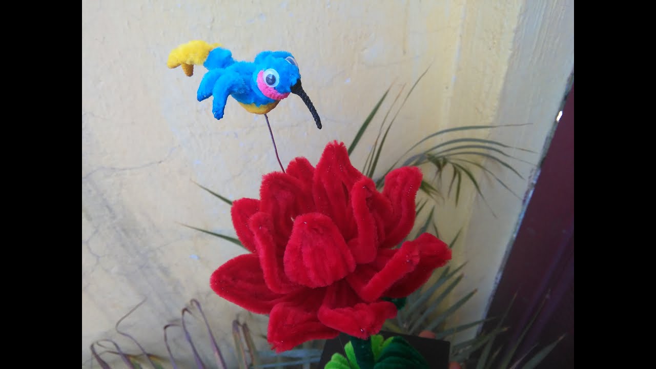 Colibrí hecho de limpiapipas