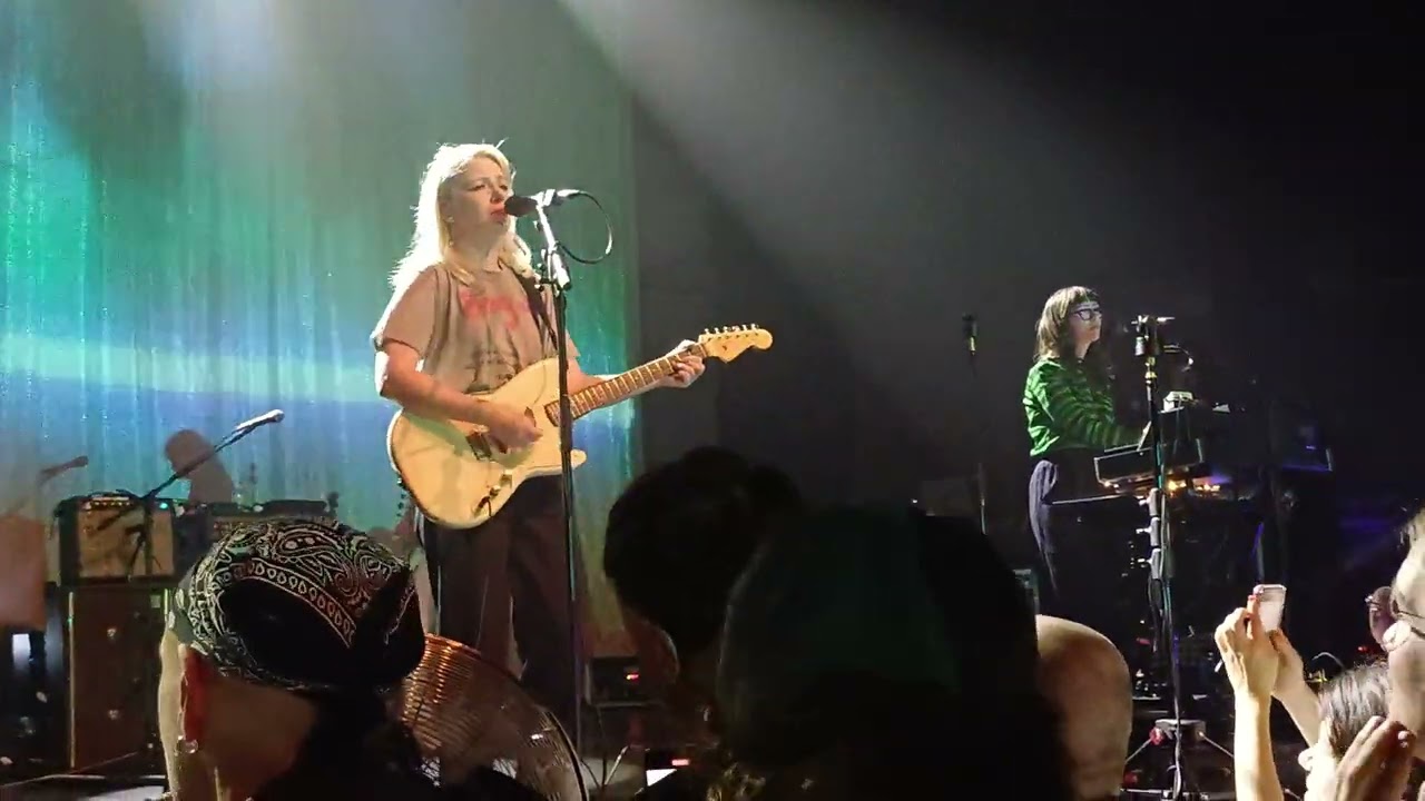 Alvvays - Dreams Tonite (Paris 2024)