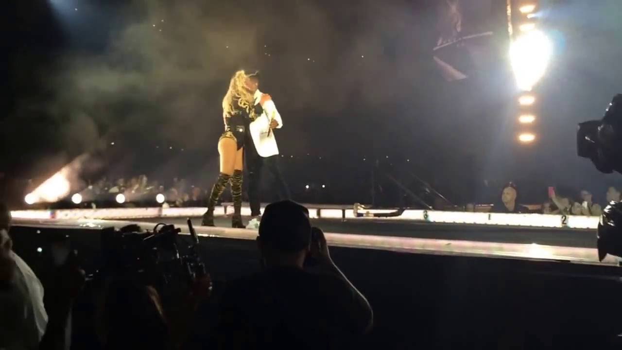 Beyoncé Formation Tour - Single Ladies Proposal in STL
