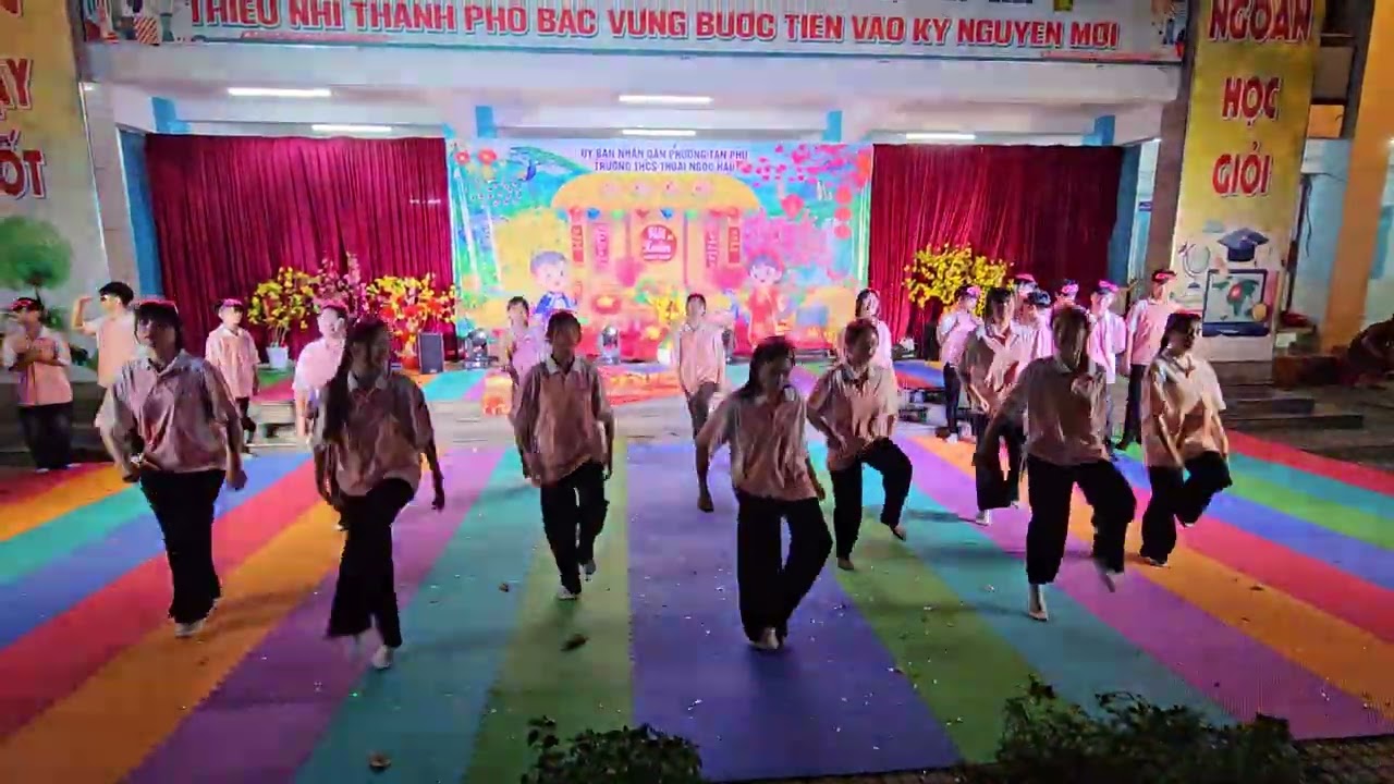 Trường THCS Thoại Ngọc Hầu - Hội Xuân 2026 - Flashmob: Cánh Thiệp Đầu Xuân - Lớp 9A5