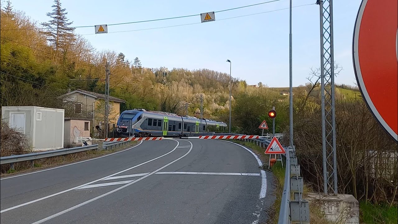 Passaggio a livello Alice Bel Colle (AL) Località Vallerana #1 - Level crossing - Spoorwegovergang