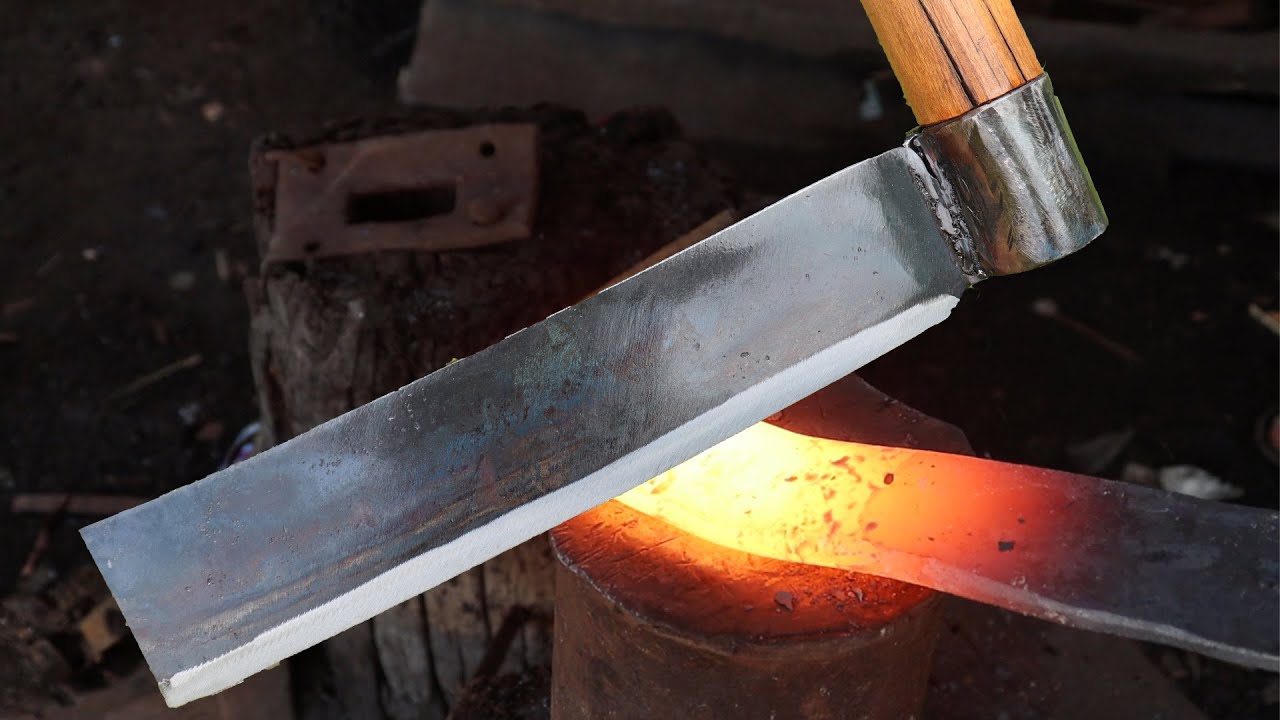 Blacksmithing - Forging A Froe From Leaf Spring.