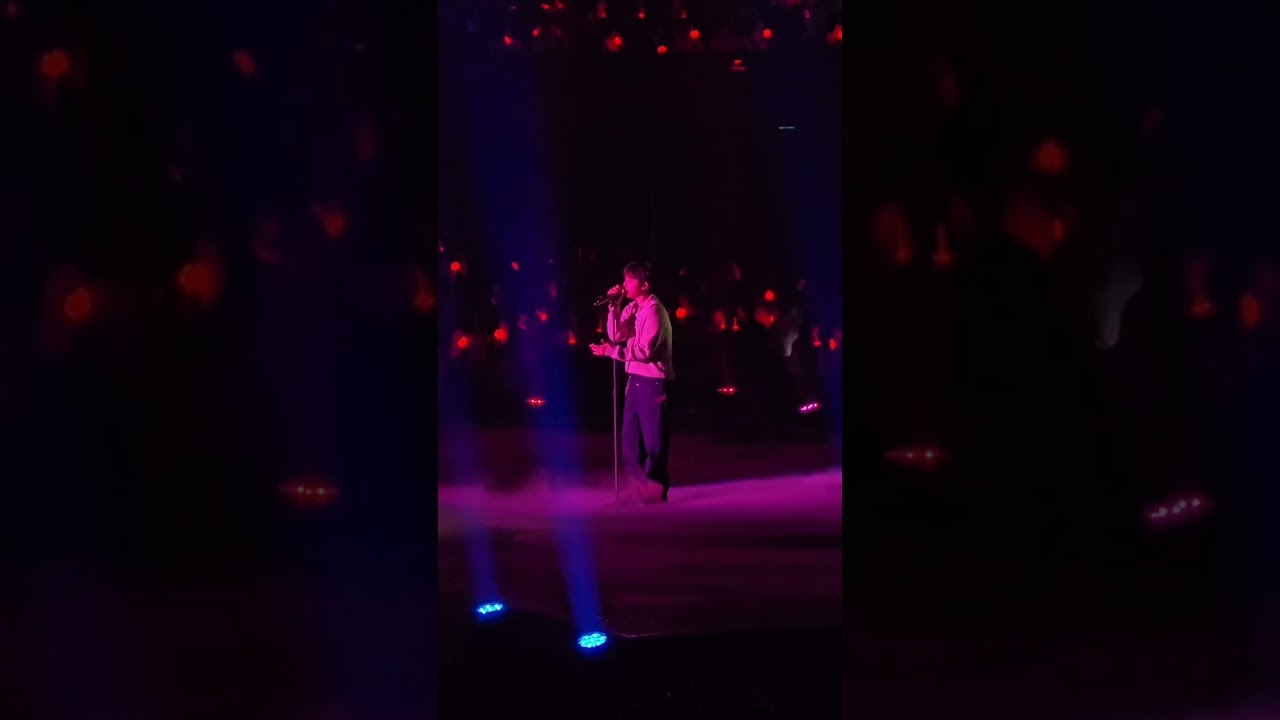 #DOHKYUNGSOO performing &lsquo;Fit&rsquo; @ DO it! Asia Tour in Tokyo - D1