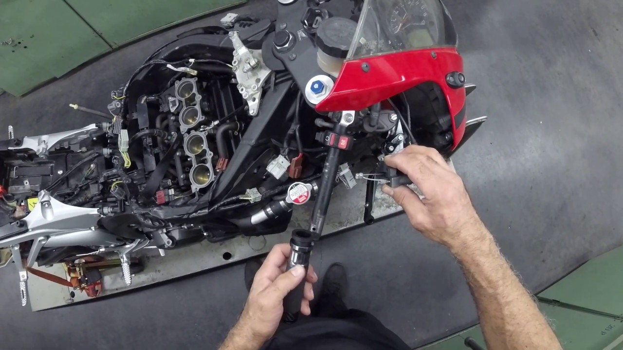 Handlebar grip replacement on Honda 600RR