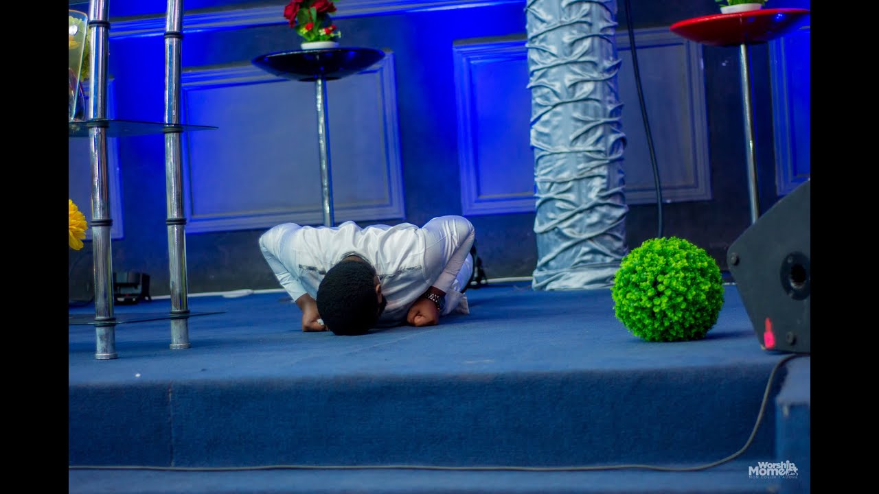 YOU AR YAWEH POWERFUL MOMENT HOLY SPIRIT AVEC LE FR EMMANUEL MUSONGO (TU ES YAWEH ALPHA AND OMEGA )