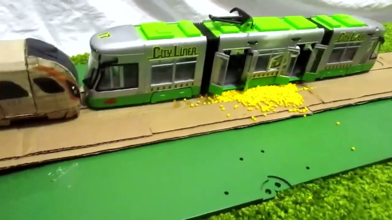 Dickie Toys City Liner Tram Zugtürschließungen von der straßenbahnen an der station