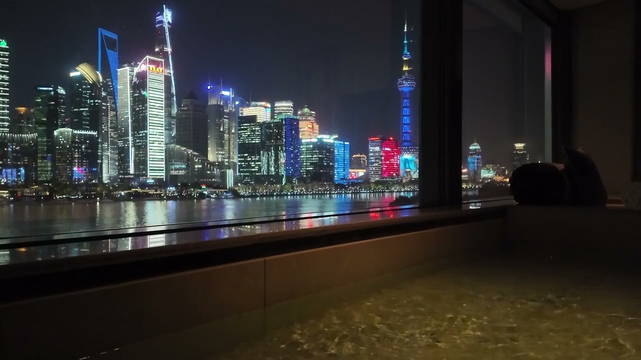 Banyan Tree Shanghai On The Bund: Romantic Pool Night