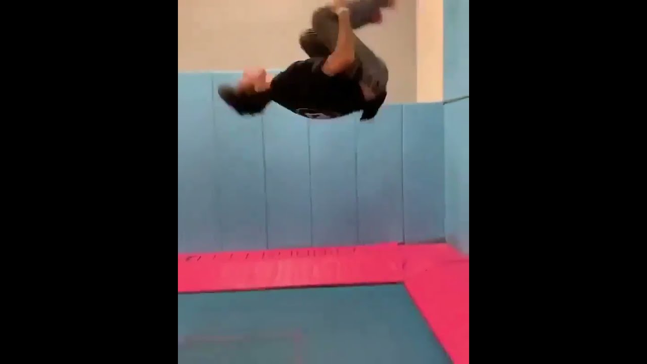 😱😨😱Back Breaking Flip On Trampoline - Backflip Fail - Backflip Fails - #Shorts