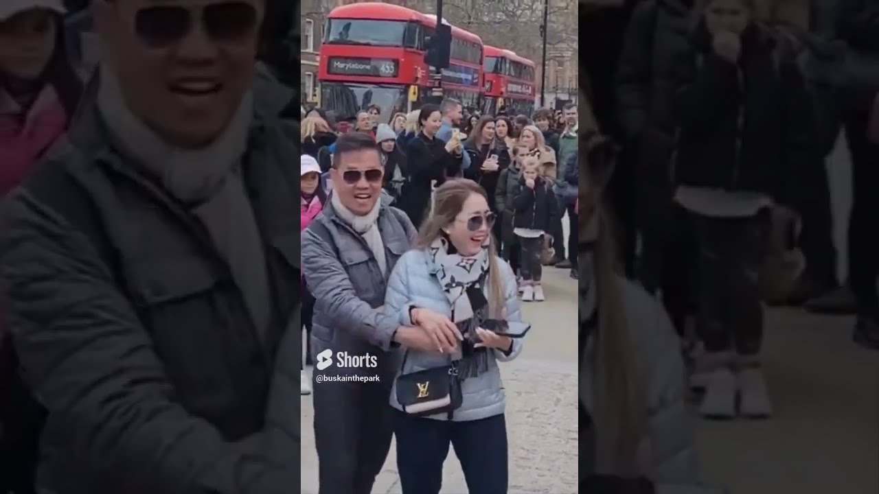 Make way don't touch the reins horse gets the back pack #horseguardsparade