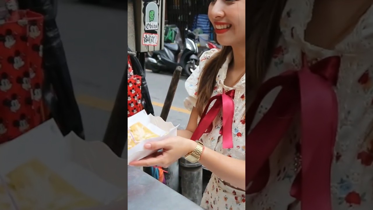 She works hard But Rain can't Stop her beautiful smile #shortfeed #short