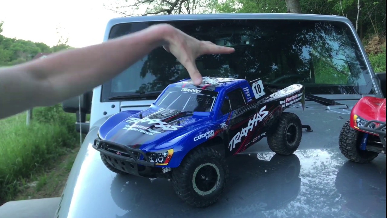 Traxxas Slash 4x4 vs Traxxas Slash 4x4 ULTIMATE Side By Side COMPARISON