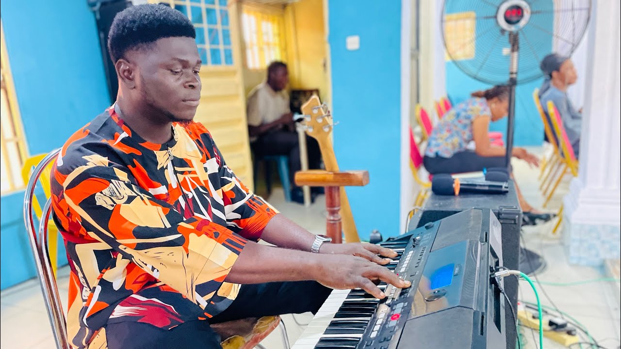 SUNDAY WORSHIP.. Join our Live Worship & Praise Sessions 🎶🙏🏽