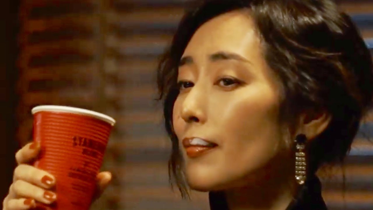木村多江が女スパイに！ふわふわ泡をペロリ／ファミリーマート カフェラテCM+メイキング
