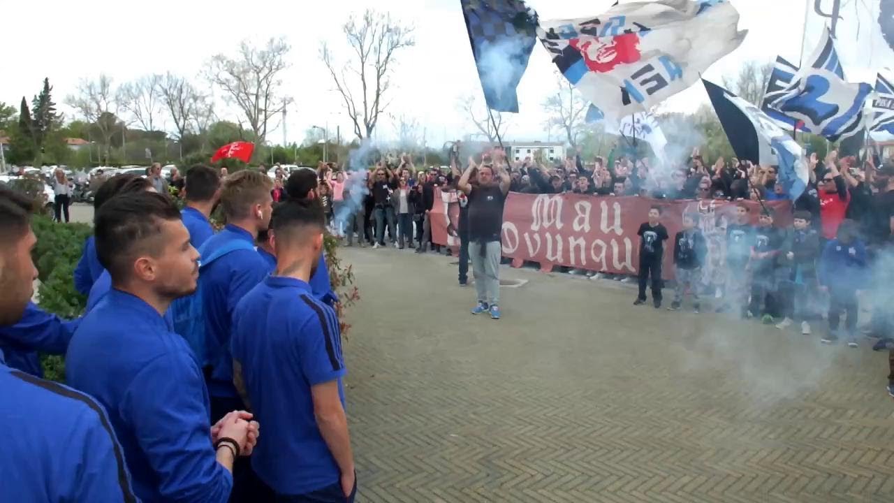 Pisa-Juve B, i tifosi della Nord accolgono così i giocatori fuori dall'hotel