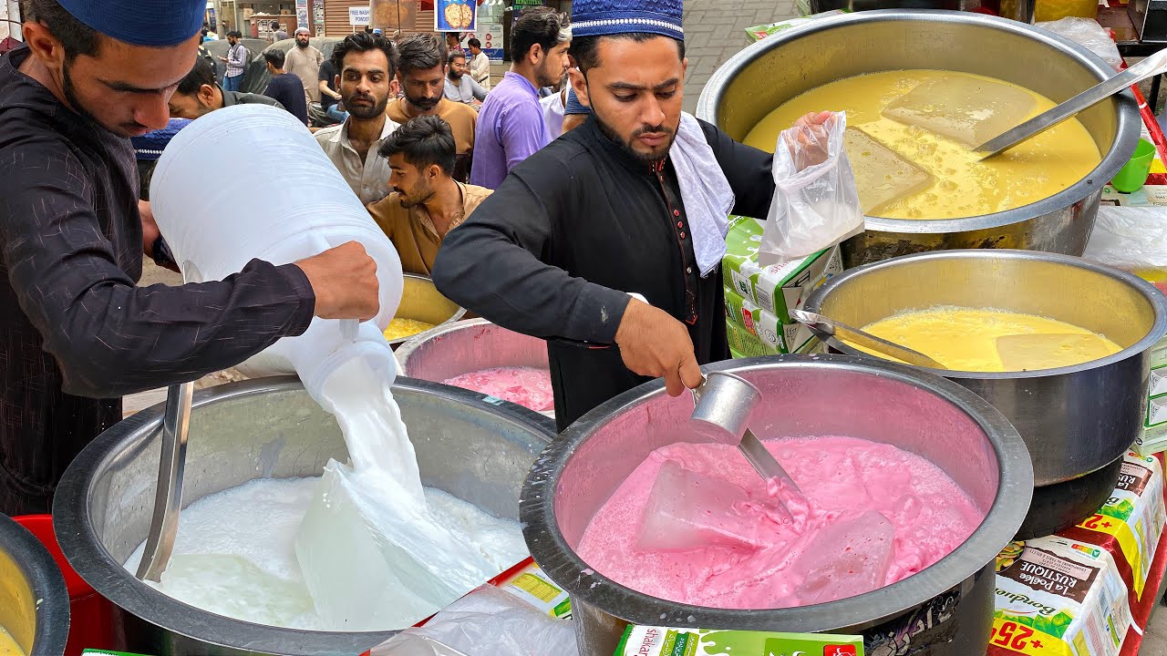 Original Banana + Strawberry Milkshake Making | Road Side Fresh Juice Making | Pakistani Street Food