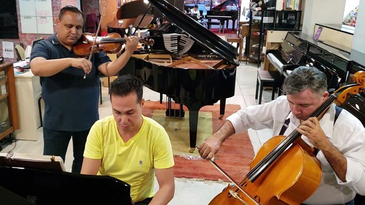 Hino - 333 “Peregrino sou no mundo” | Piano Digital Roland GP-609 | Violino | Violoncelo