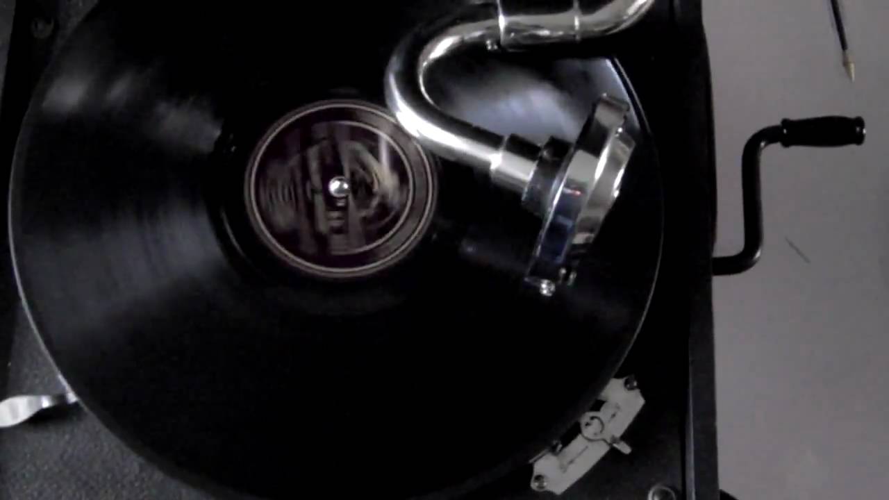 Moonlight Serenade by Glen Miller played on a HMV model 97 Gramophone