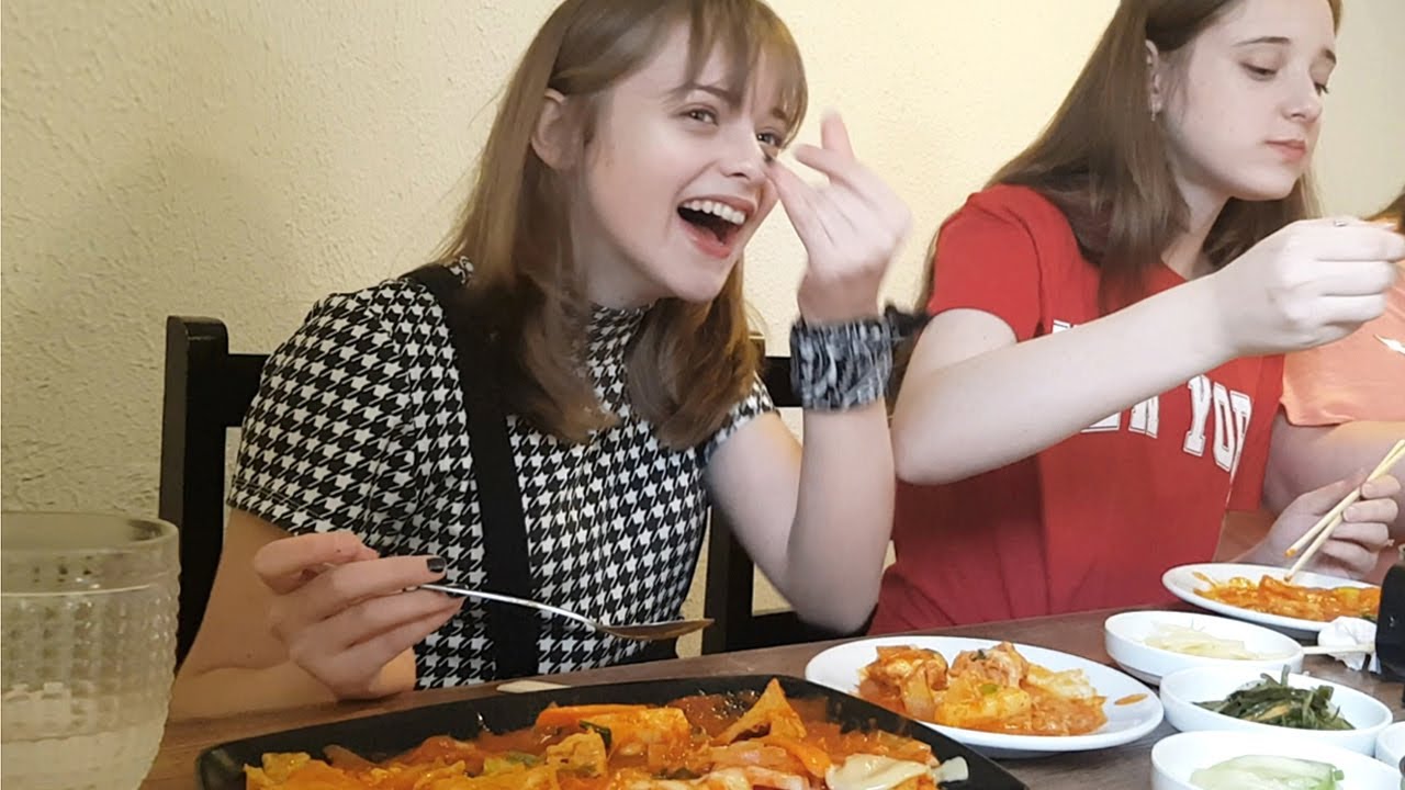 CAROL AMA ESSA COMIDA COREANA!