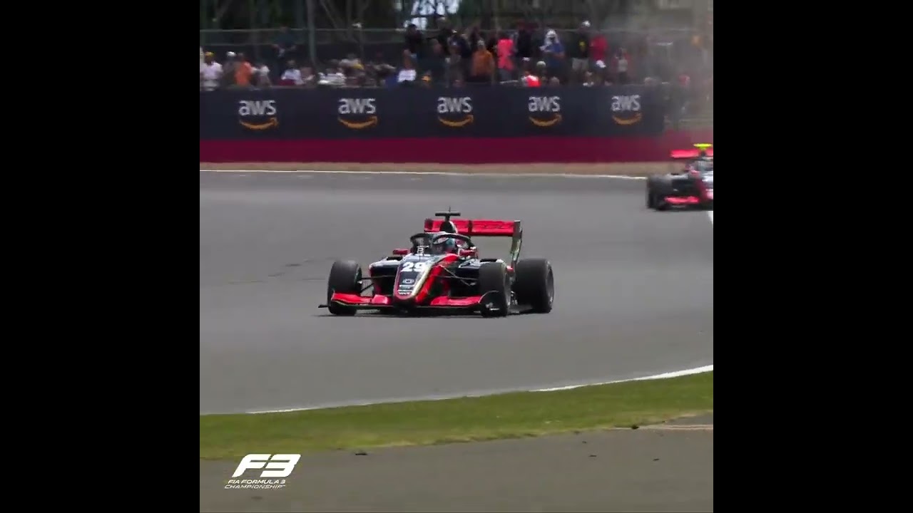 Franco Colapinto deslizando mucho en la clasificaci&oacute;n en Silverstone / F3 2022
